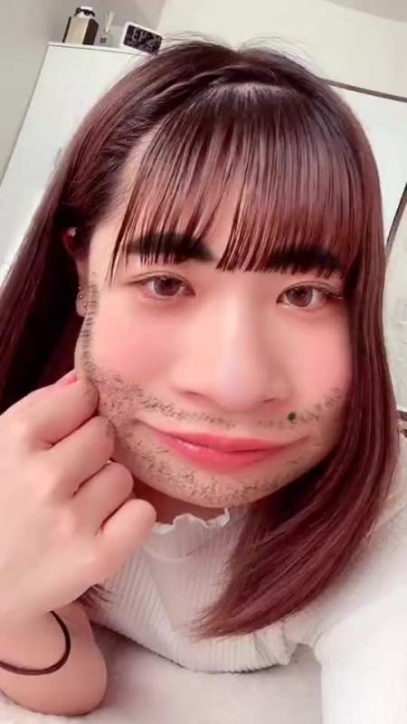 搞笑段子#小姐姐故意扮丑,果然是有颜任性!