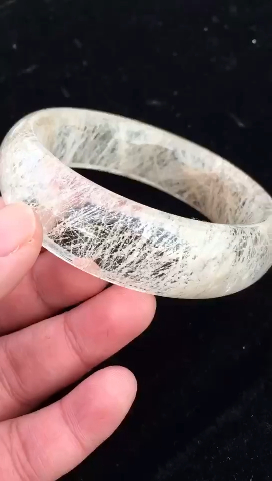 纯天然雪霜发手镯,连连发招财发晶,底色白晶体干净,象征纯洁美好 原料