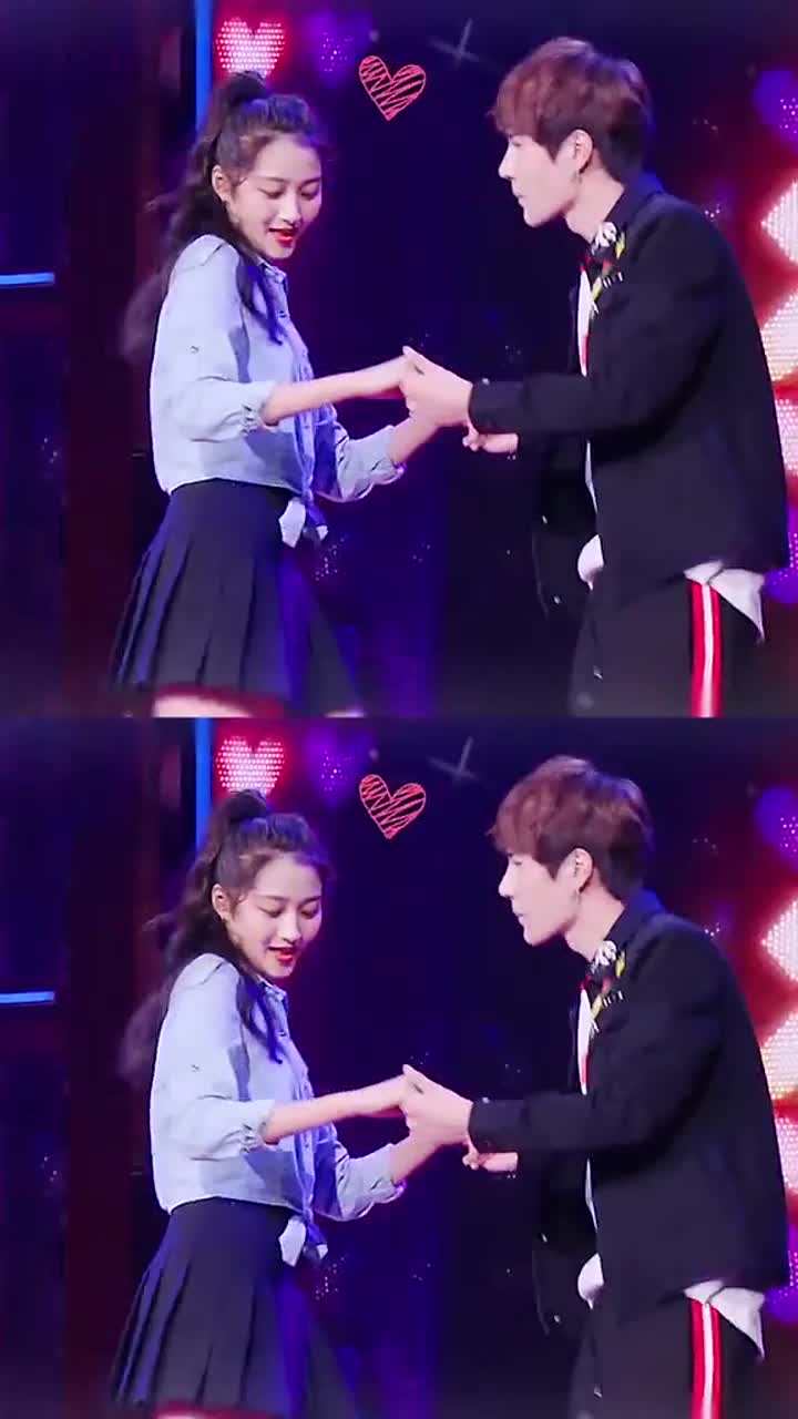 关晓彤#王一博现场即兴热舞,跳的太有默契了,还有这腿.