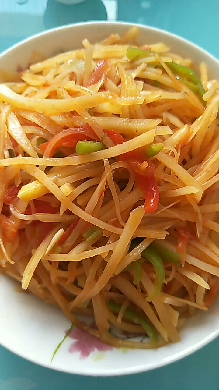 土豆丝炒辣椒,下饭!