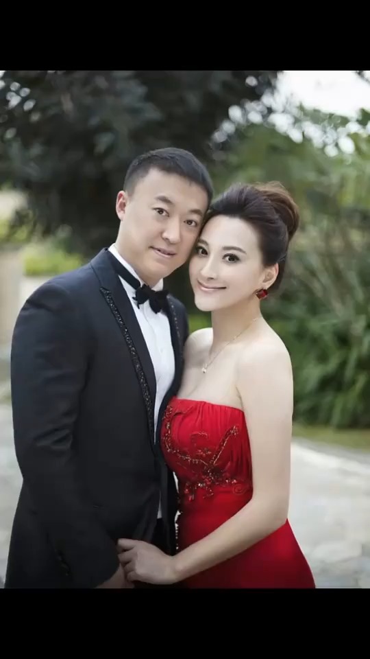 41岁奥运冠军马琳现状二婚妻子身材妙曼,夫妻恩爱很幸福