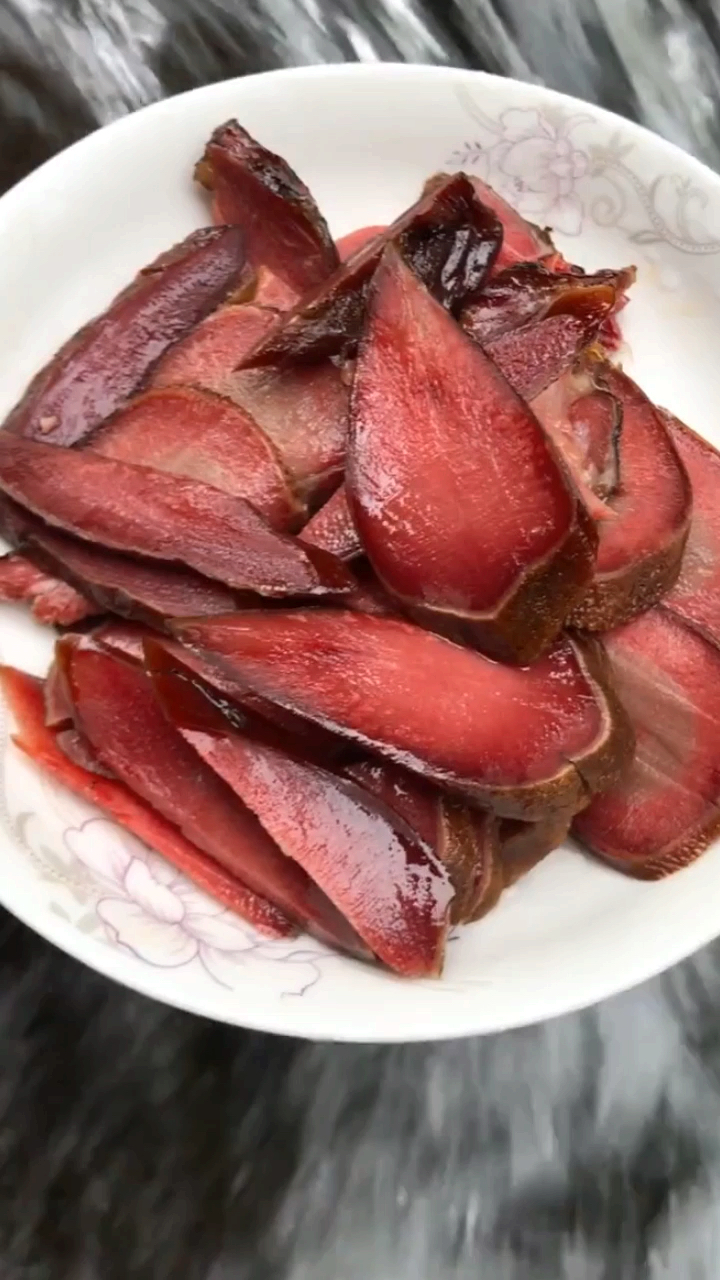 这个腊猪舌有木有勾起你的食欲呢