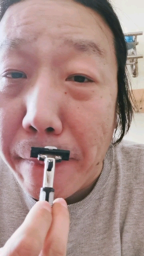 关掉美颜之后 都是一脸褶子 谁嫌弃谁啊