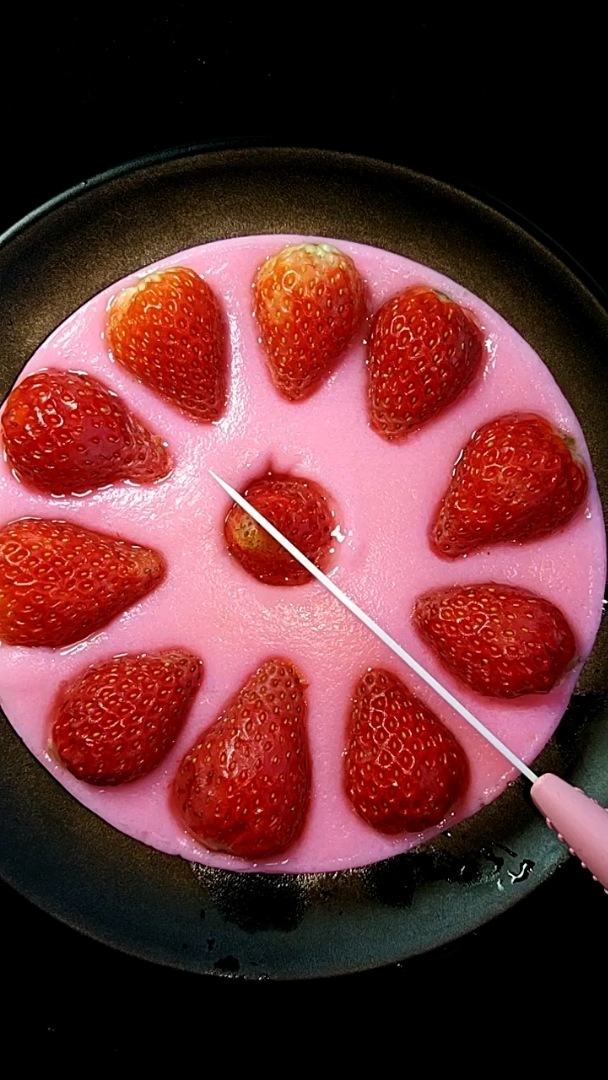 长安姑娘草莓果冻图片