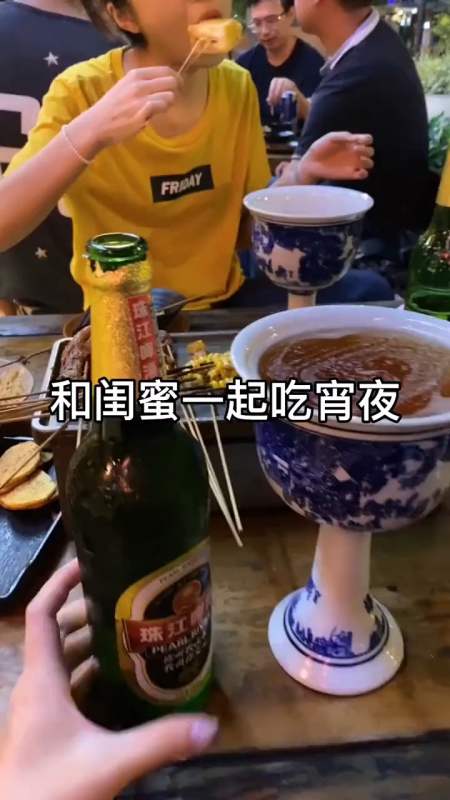 吃一顿宵夜的功夫,闺蜜竟然打起了弟弟的主意-全民小视频