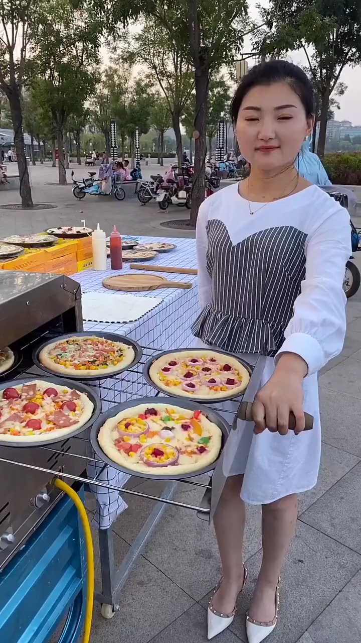 今年最流行的小吃加盟店披萨设备多少钱一套适合一个人摆摊的四季小吃