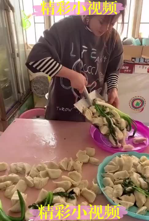 让老婆在家做饭,结果看见接下来的这一幕,农村人都这么败家吗