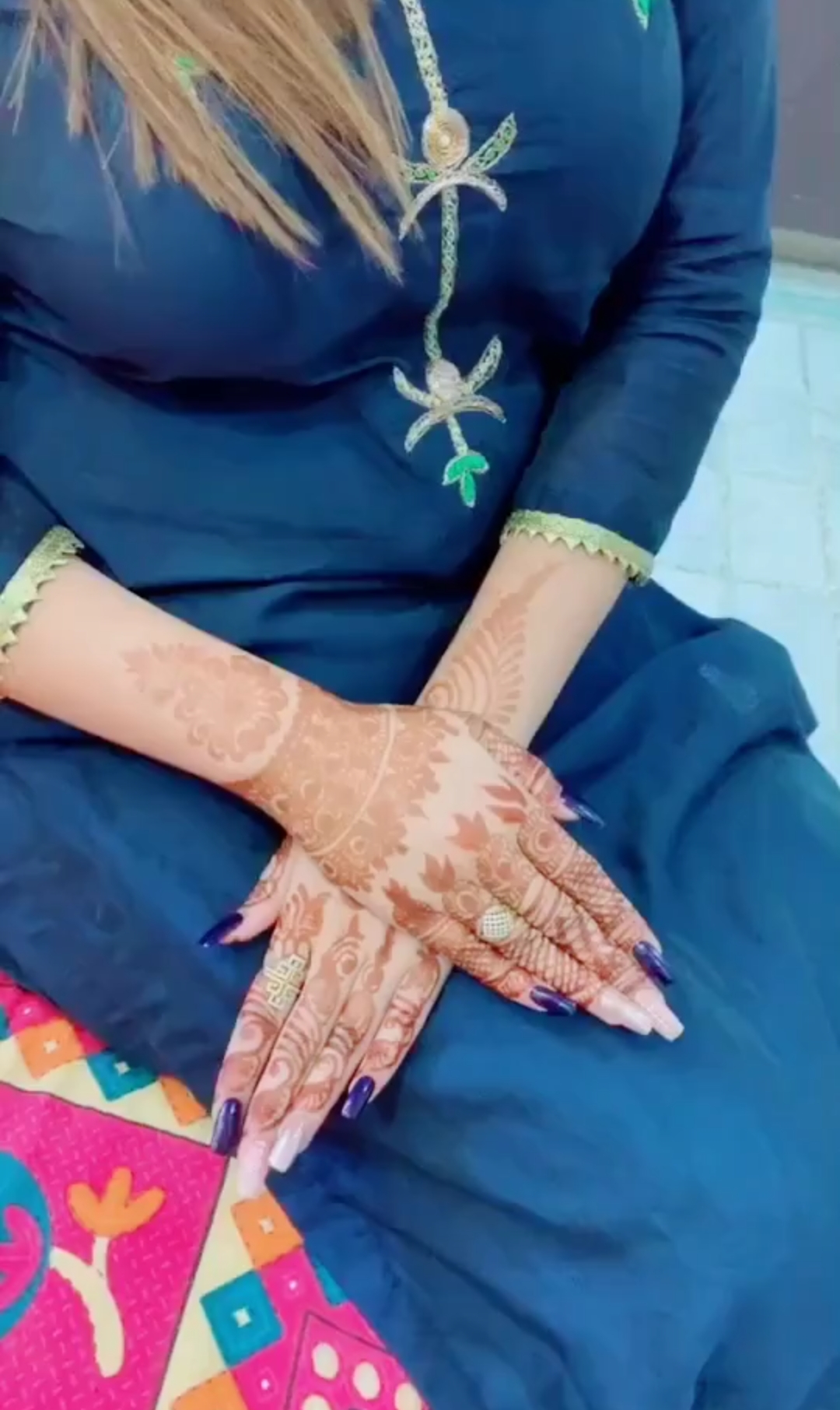 在印度"海娜"很流行,很美,每个女孩子都会做,一星期就会掉了!