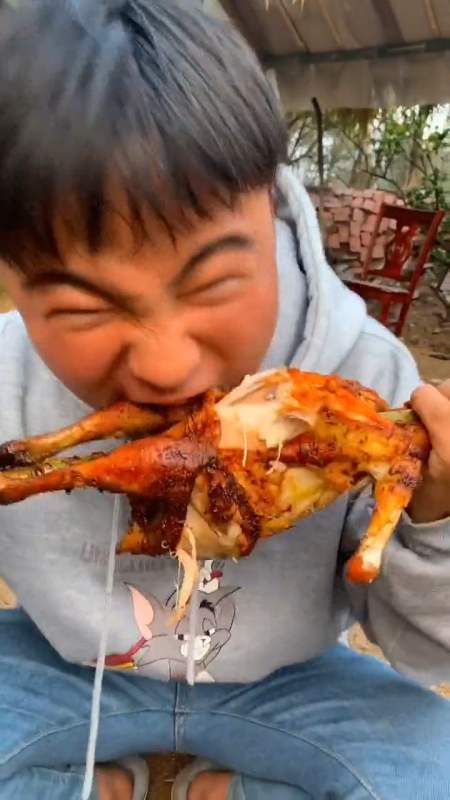 娱乐#想吃烤鸡镇上也去不了,只能自己做了
