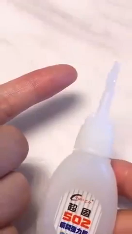 手上沾了502胶水怎样快速去除