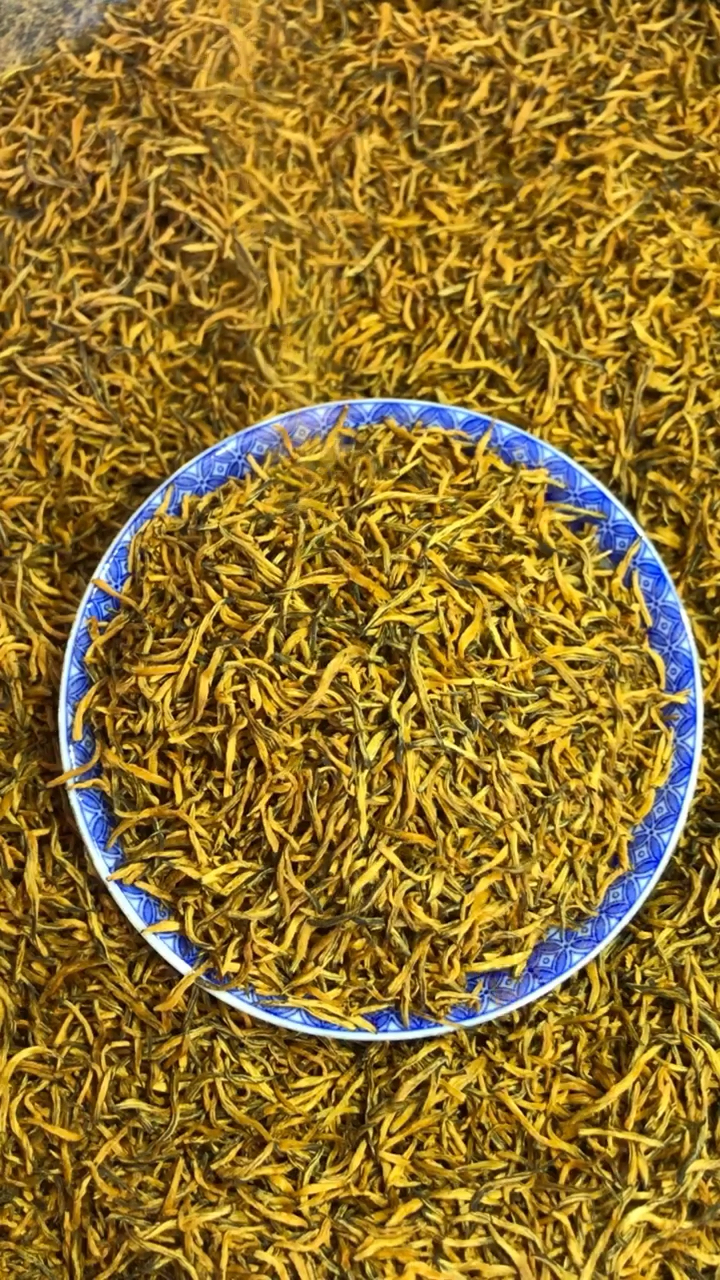 【桐木关金芽金骏眉】干净清透,香气有花果香,蜜香,高山韵香明显.