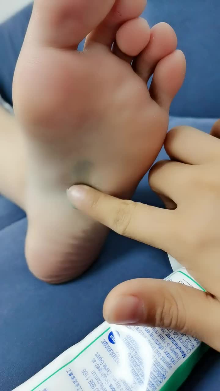 姐姐喝多了,都说牙膏抹脚上会尿床,咱也不知道真假,明天出结果,对不住