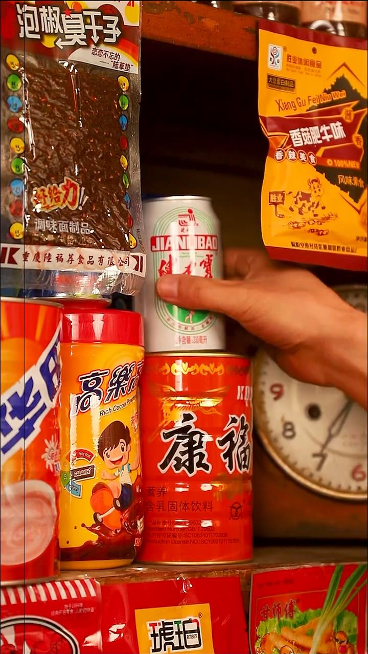 童年回忆小时候哥5毛一瓶的饮料都不舍得拧瓶盖