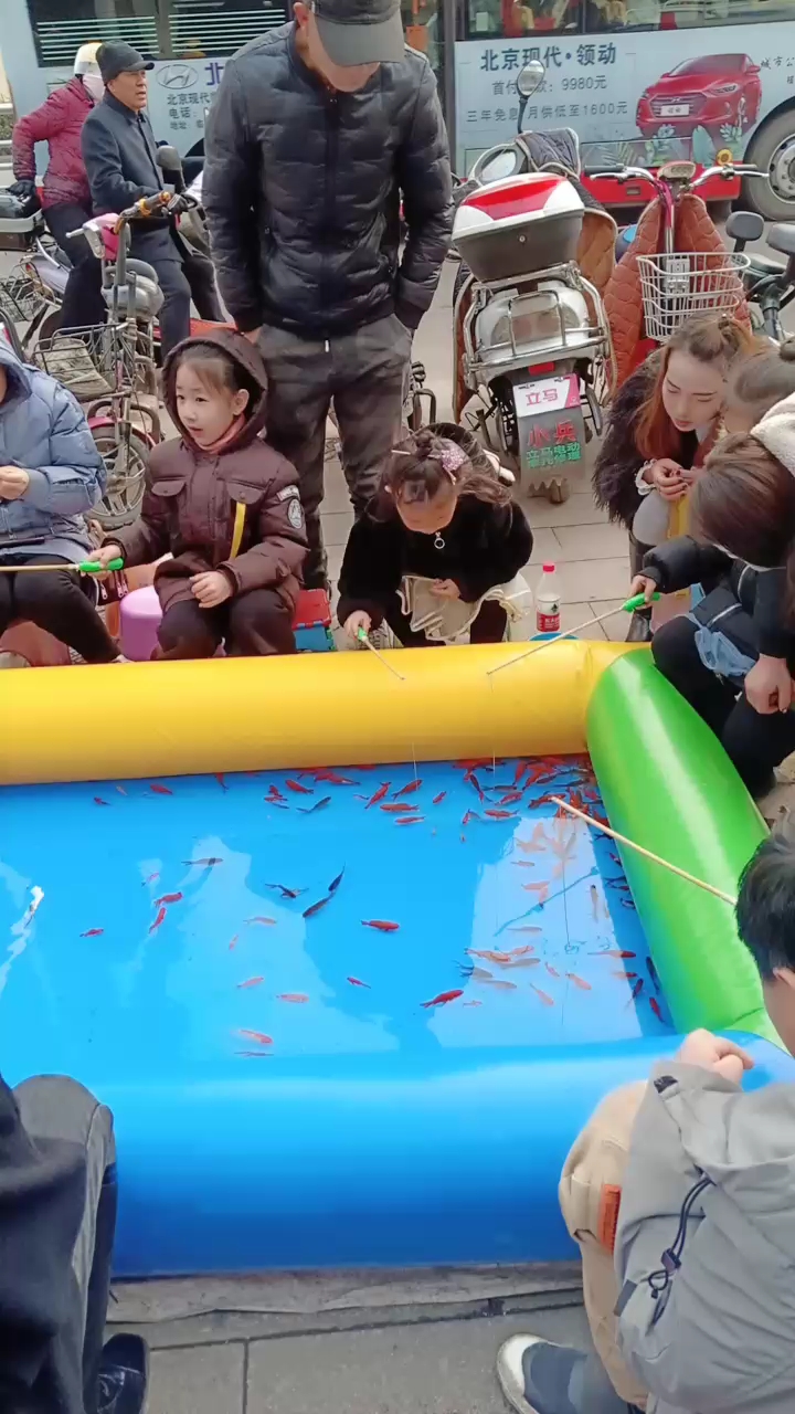 大冷天钓鱼哈哈