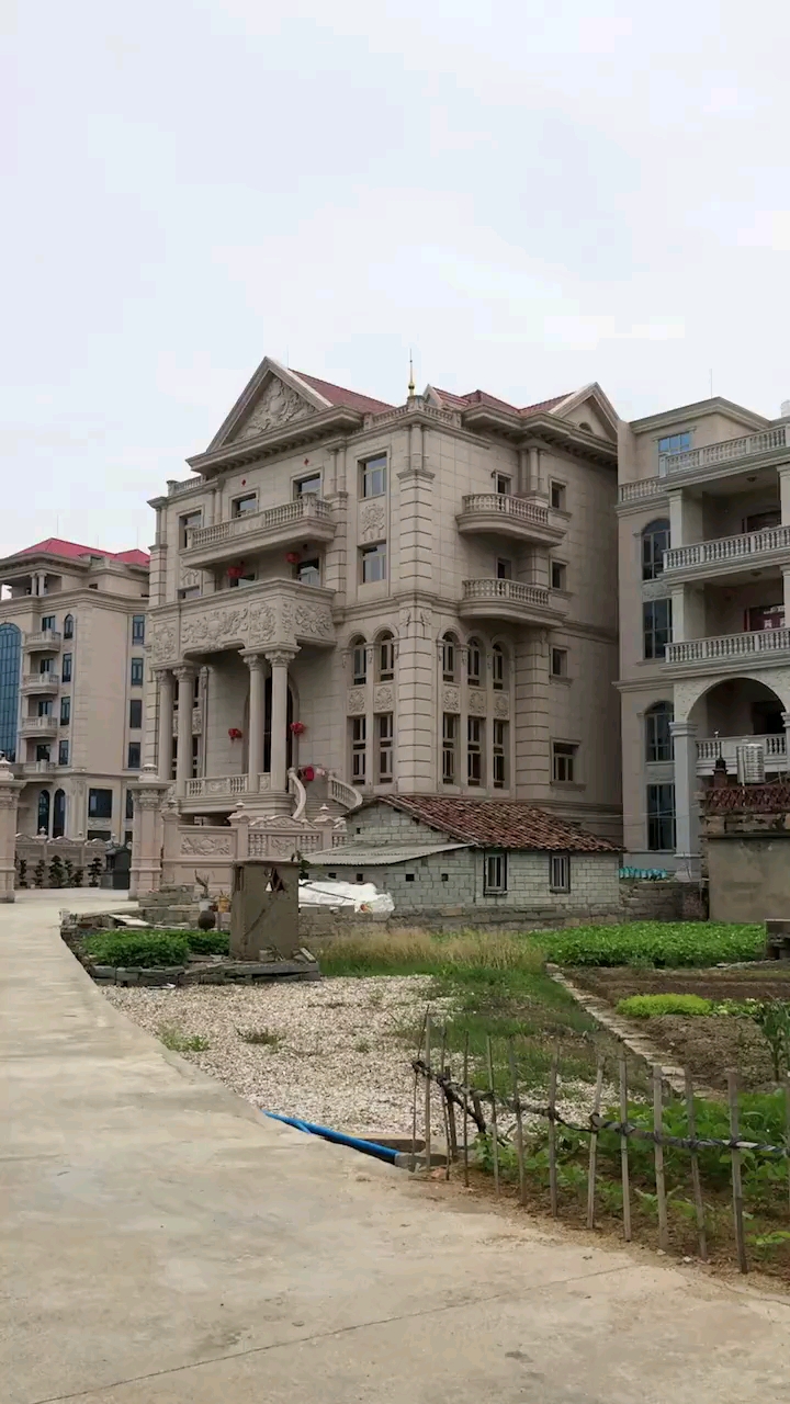 民间艺术#在村里一定要有差不多的别墅!