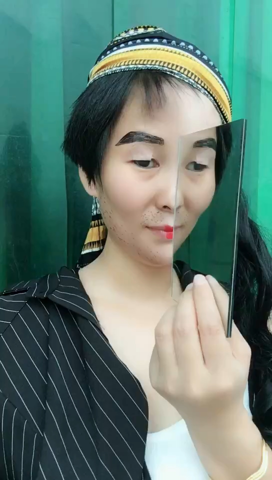 双面人,一张脸两个面孔