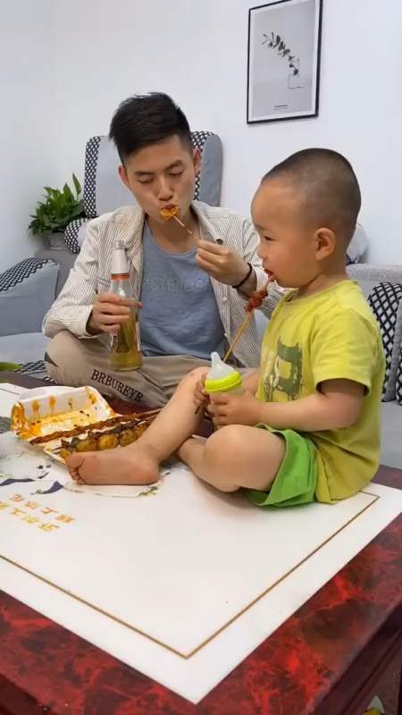 2020-11-2099老吴很帅_吴存伟1691粉丝  关注3岁女儿撒娇求老爸放歌