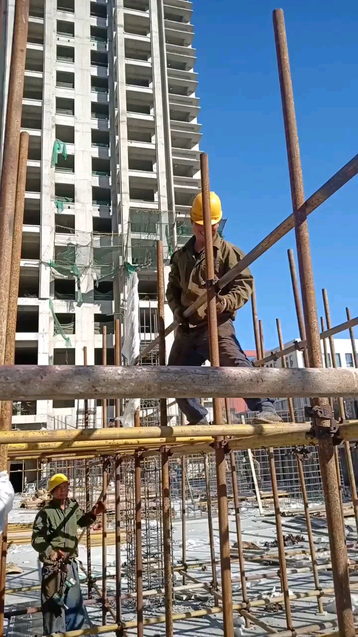 致敬:坚守岗位的人们#工地施工场景,一张张纯朴笑容,累并快乐着,为了