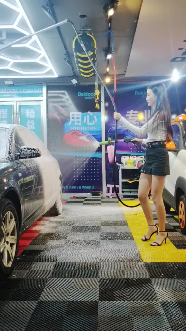 洗的干净,洗的细致,洗的慢,女人洗车特色