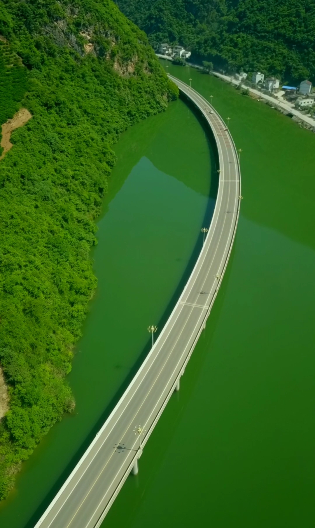 中国十大最美公路之一,航拍湖北古昭公路,誉为中国最美水上公路