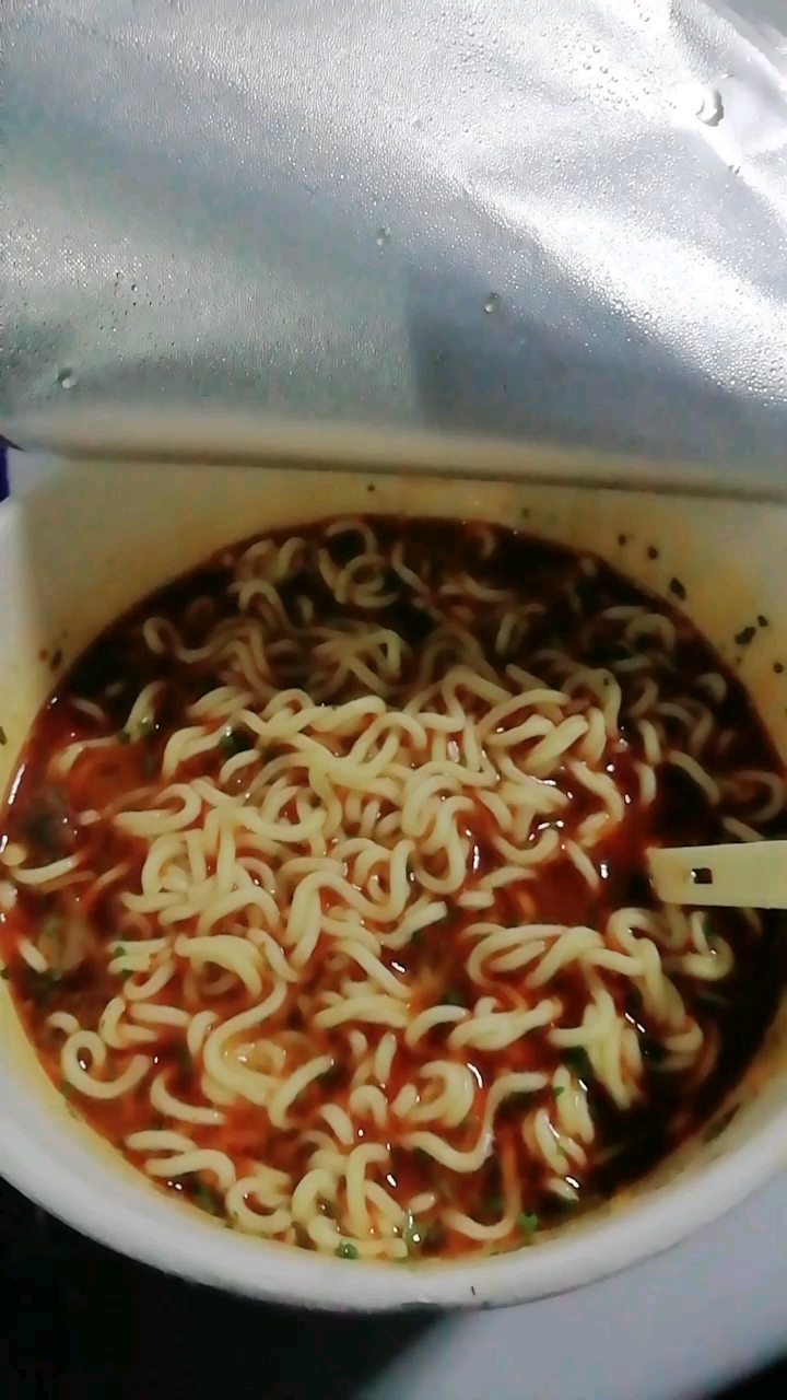 穷的只有吃泡面了