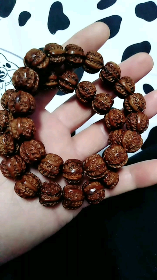 紫金鼠雕刻小核桃手串,漂亮不漂亮