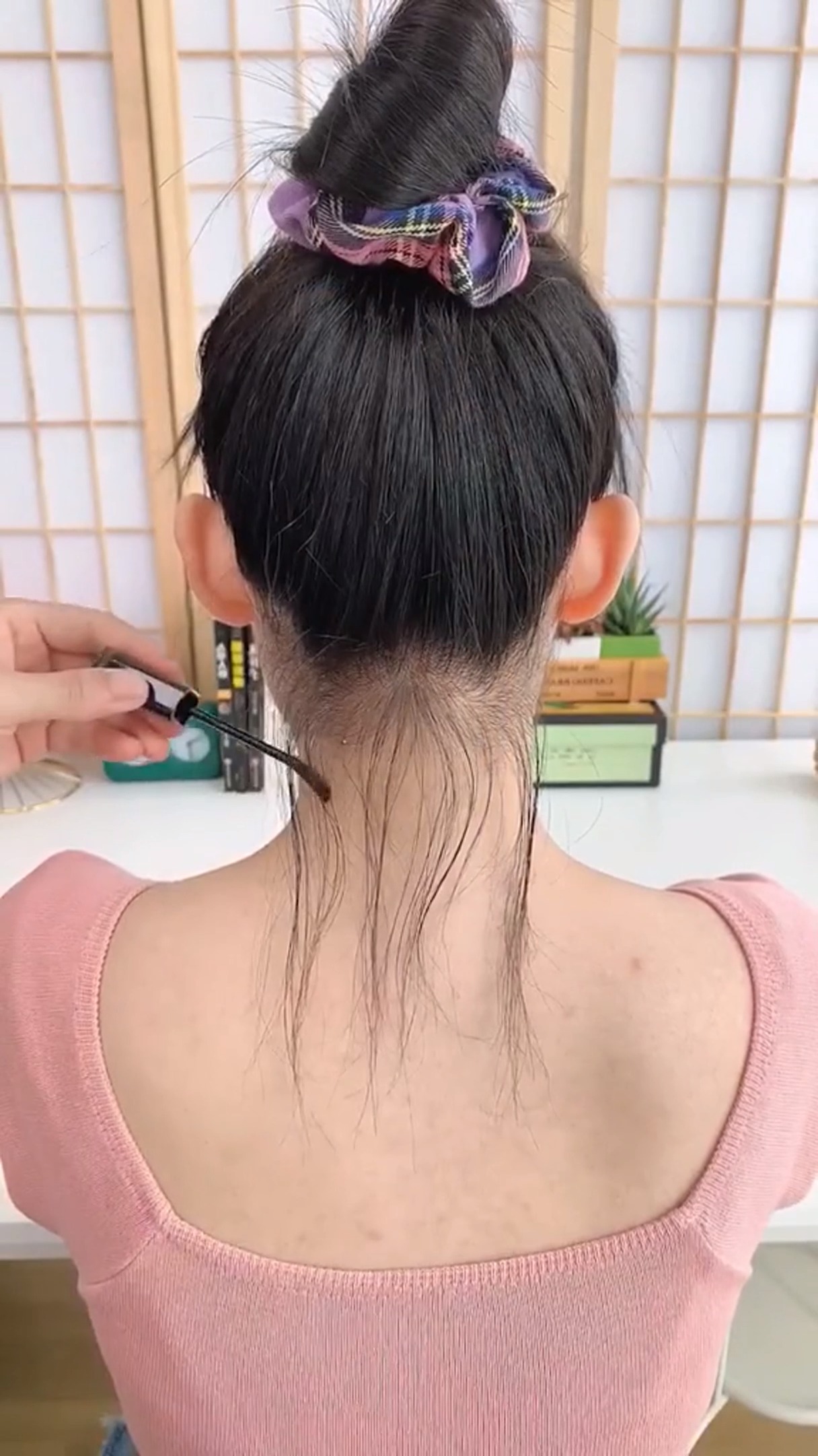 碎头发再也不发愁了,梳理完干净利落