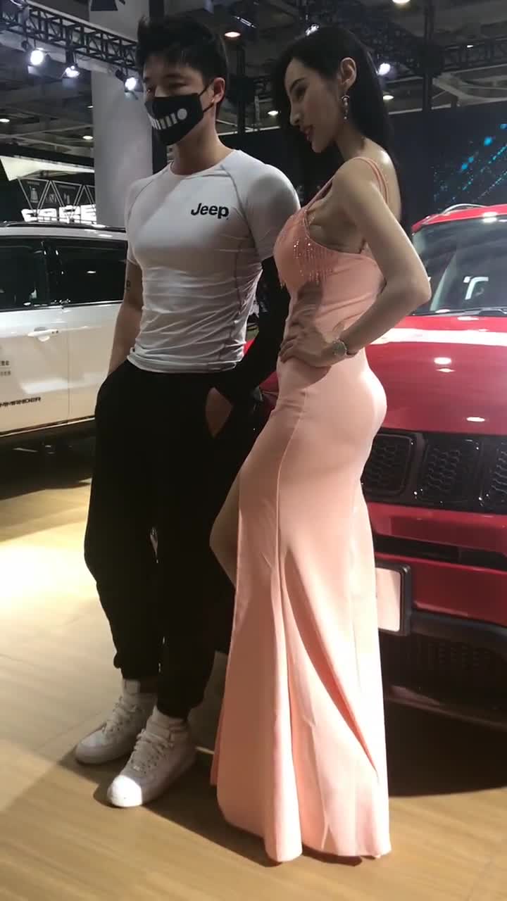 送上热门#吴春怡女神#美女车模#夏日微醺干花妆身材真好