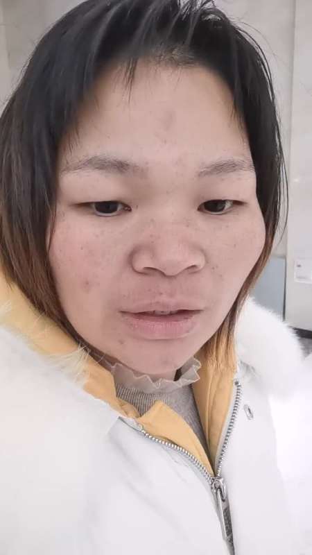 丑女胖妞小号家人们晚点开直播在外面有点事