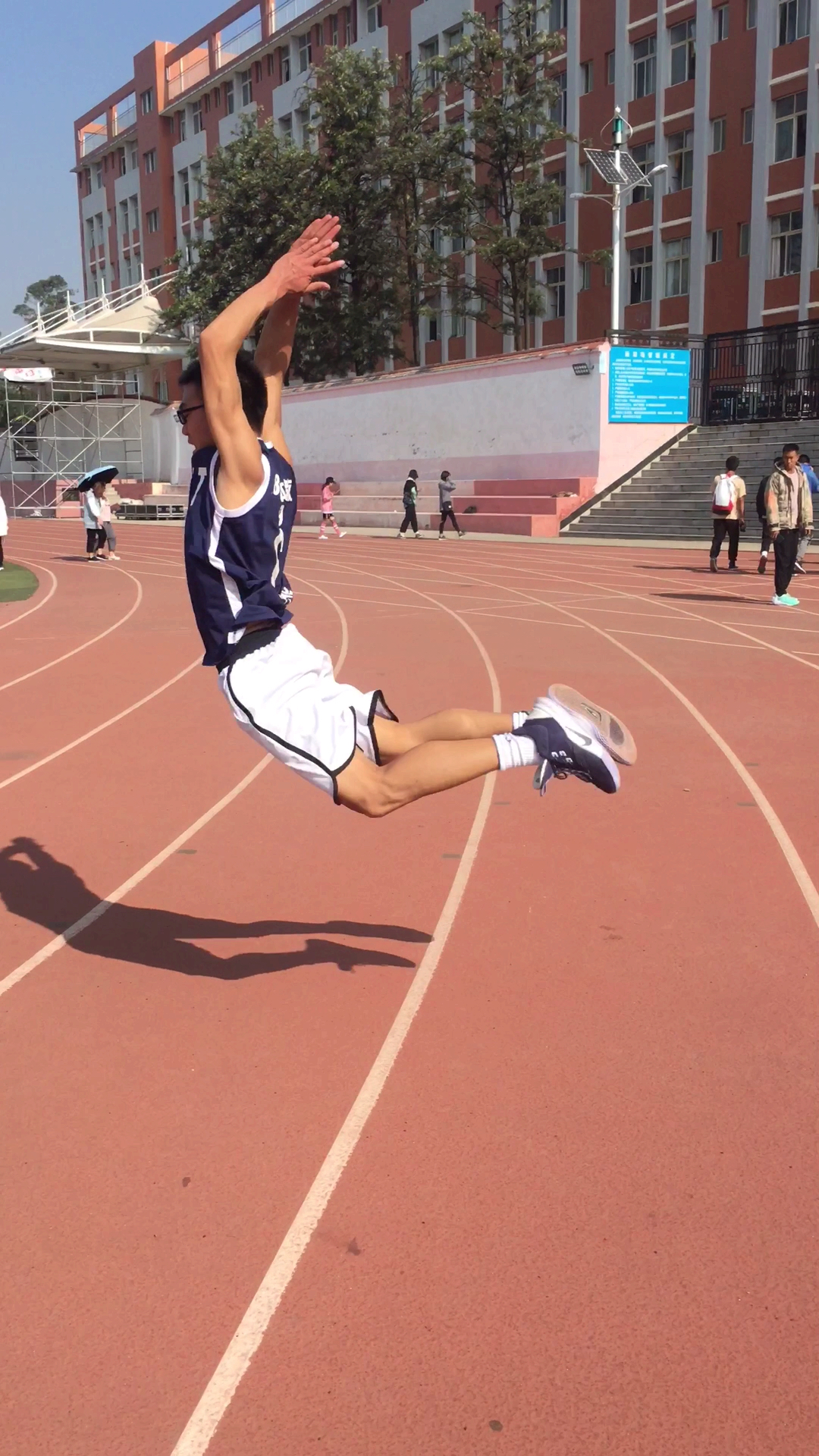 6.35米,满分二级蛙跳