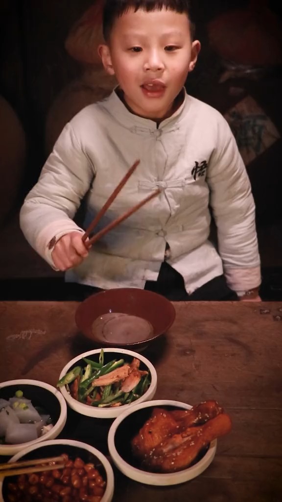 餐桌礼仪#爷爷说吃饭时不能用筷子敲碗,这是老祖宗传