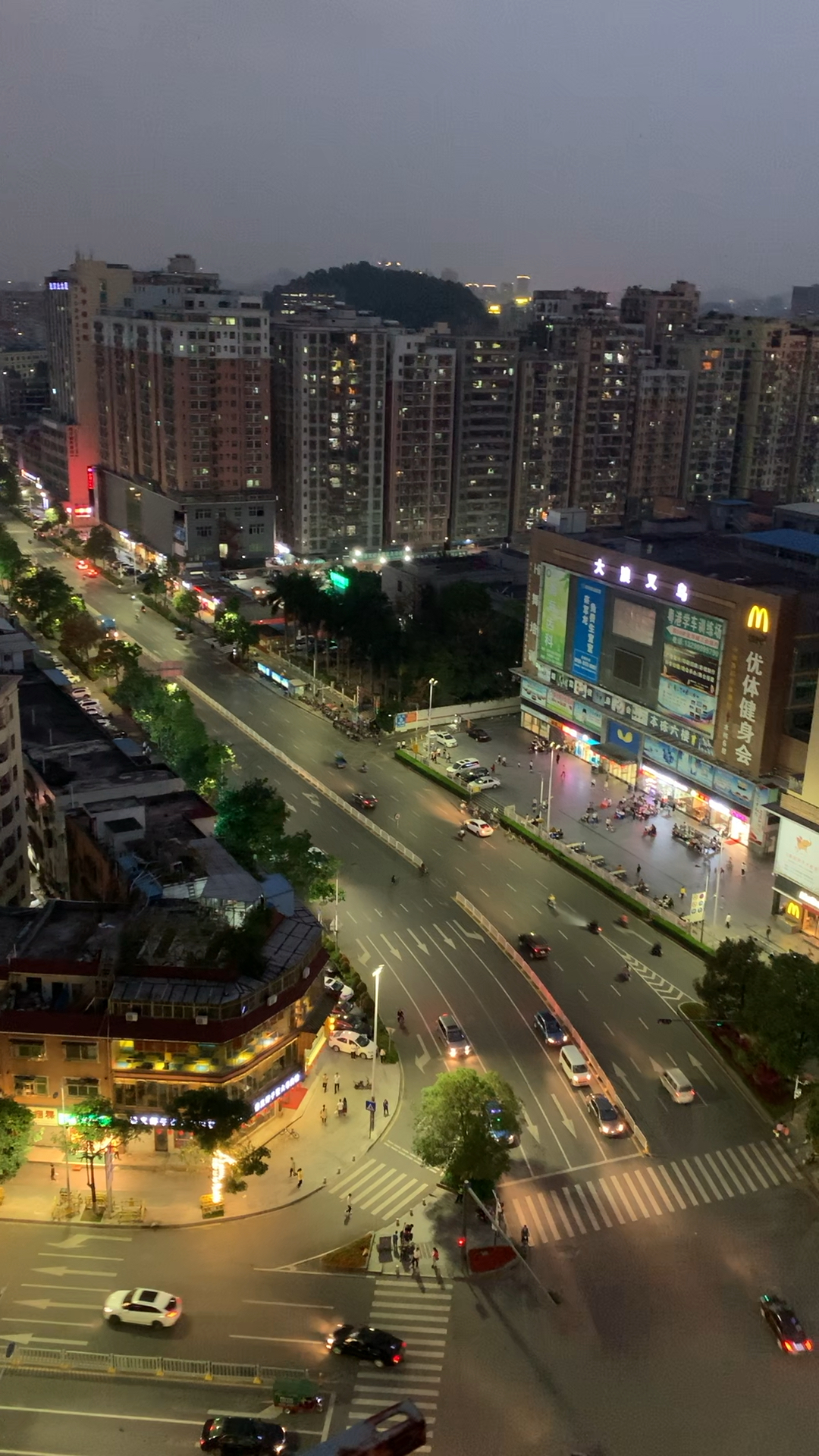 深圳大浪街道黄昏夜色