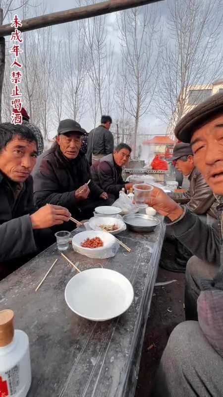 山東臨沂大集一碗麵條5塊錢看大哥們喝早酒感受山東人的豪爽臨沂好客