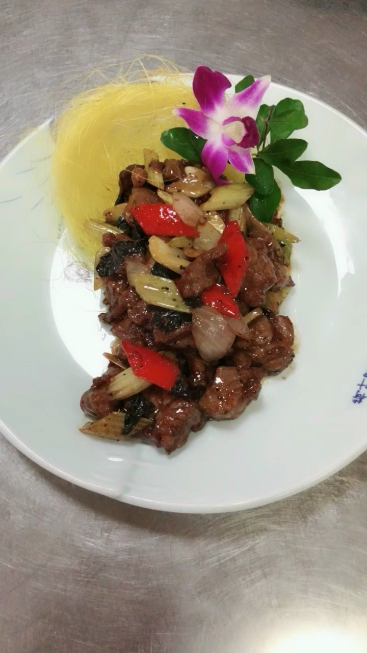 紫苏黑椒牛肉,鲜美无比,细嫩光滑,赞一个