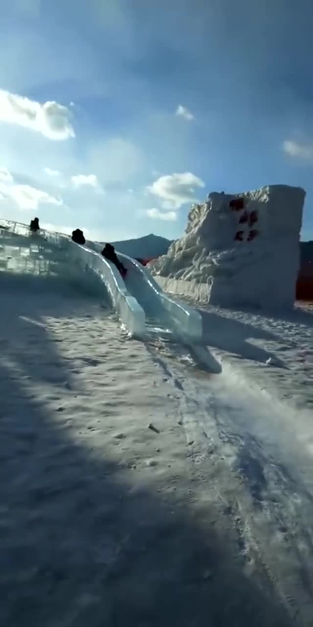 你们有玩过这样的冰滑梯吗