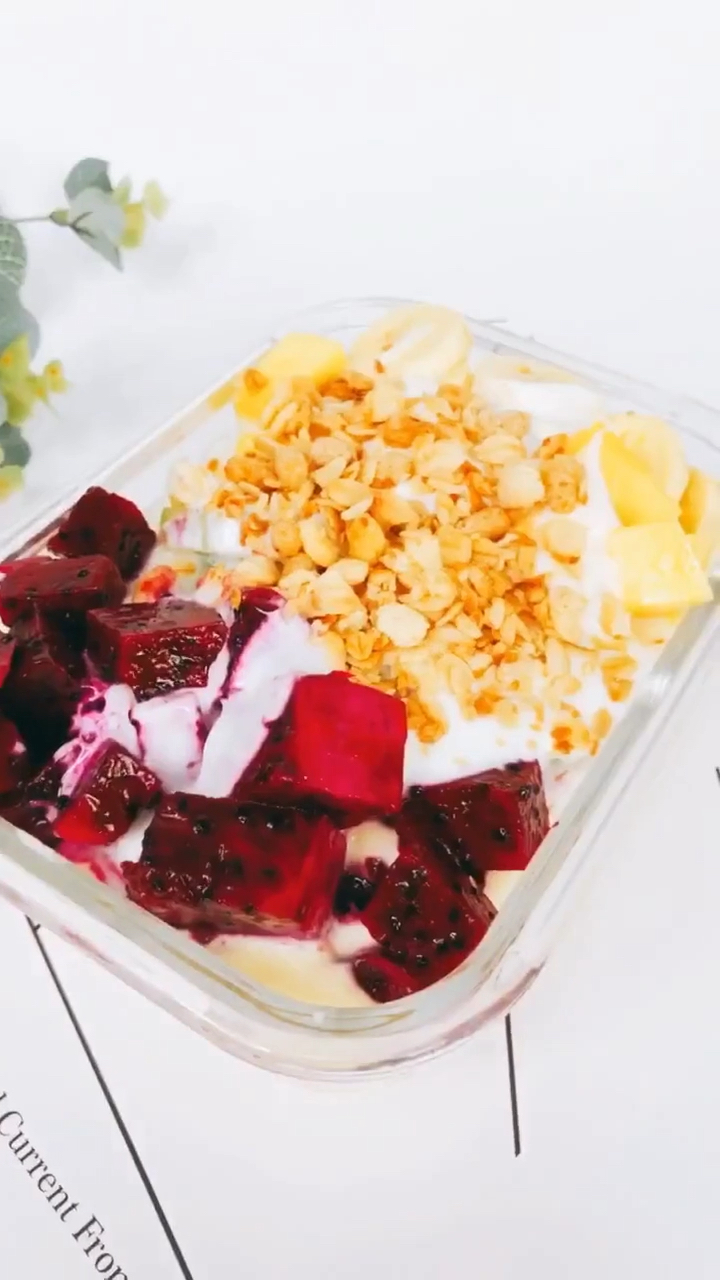 舌尖上的旅行#水果捞第二部制作方法,最后撒上燕麦片,口感完美