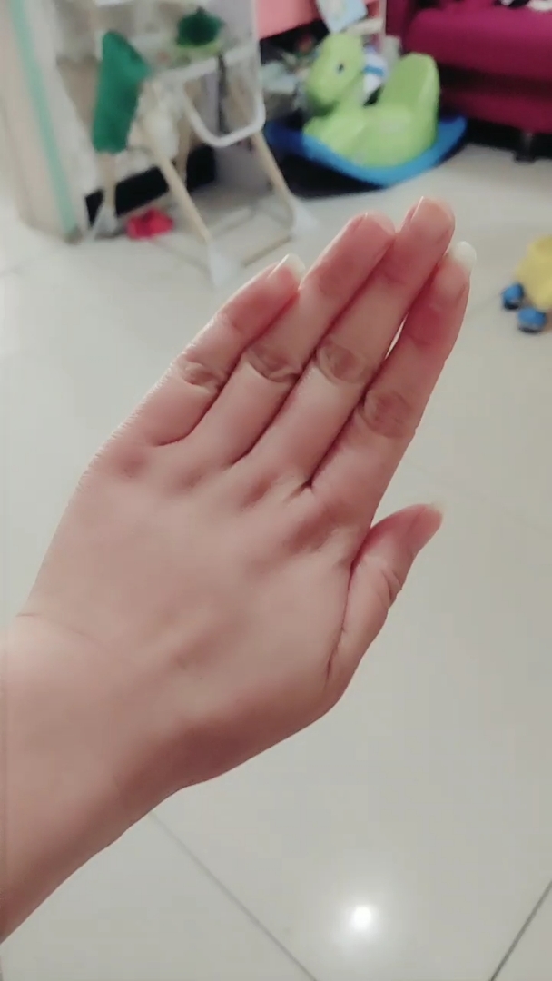 听说无名指能放下的人,都是瘦子我怎么没看出来我瘦啊!