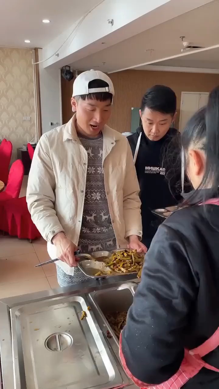 上食堂大妈图片