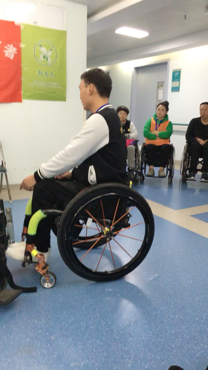 轮椅的正面转移