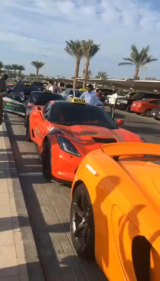 来来看看迪拜奢豪出租车