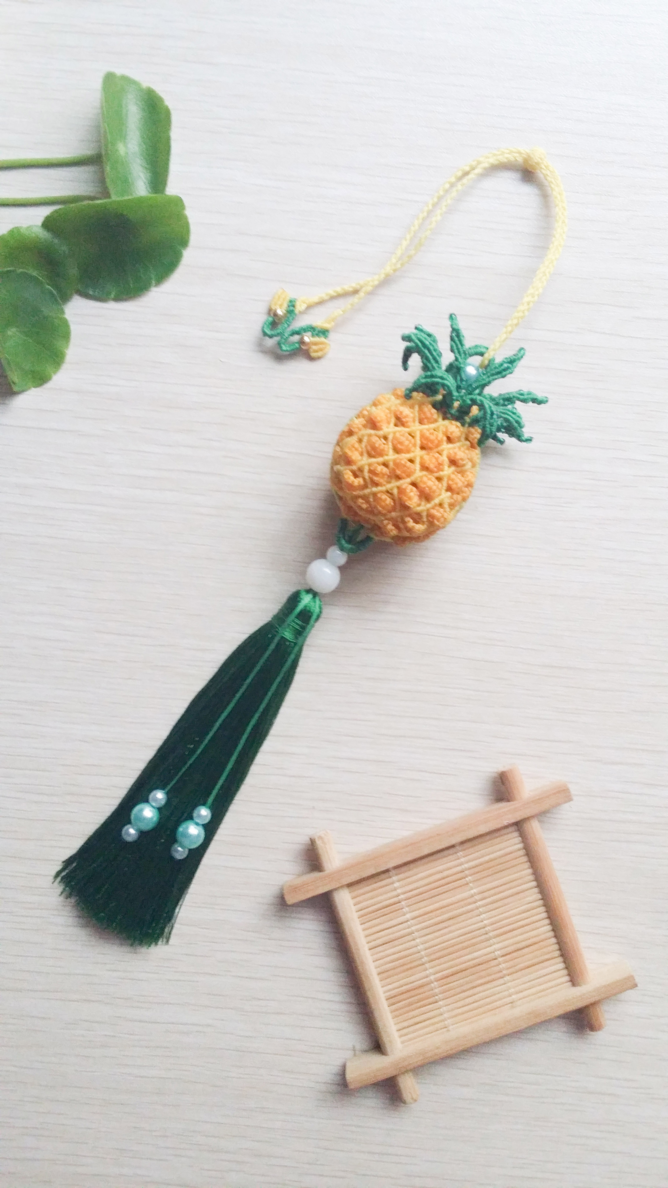 教你编织可可爱爱的菠萝香囊 手工diy菠萝香包 绣球教程