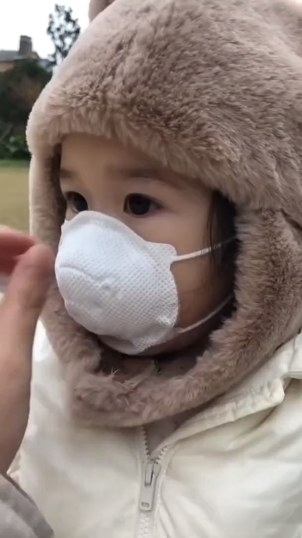 听说宝宝戴口罩都是张着嘴巴我必须看看是不是?