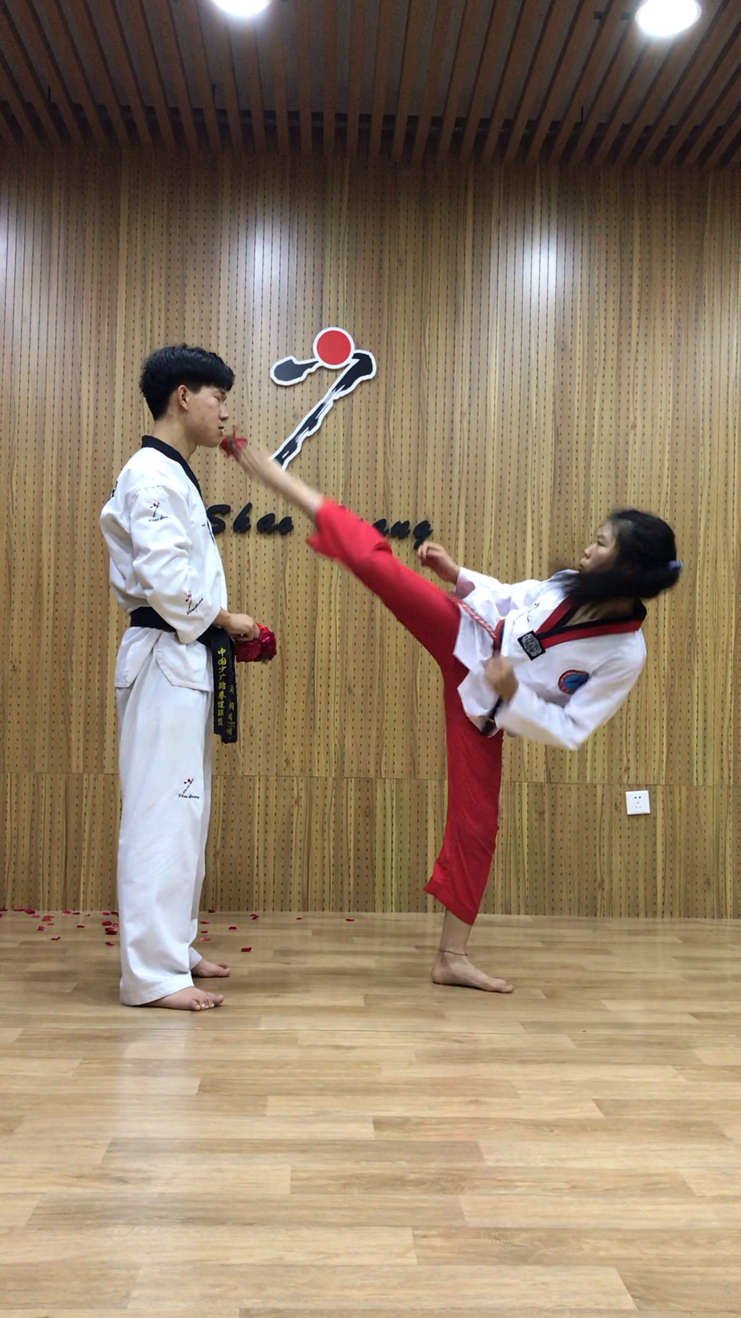 少广跆拳道#小姑娘的回旋踢天下第一!