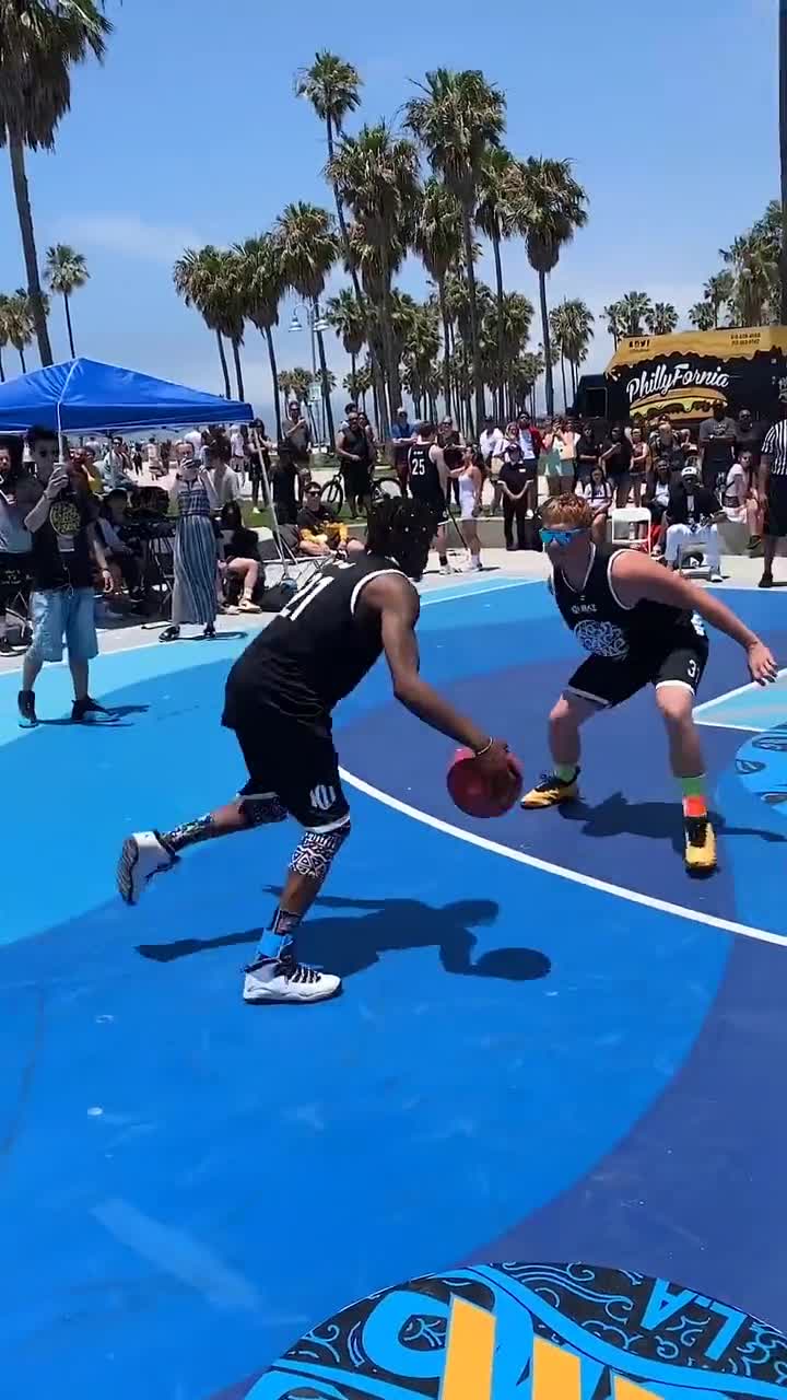 路人王篮球球场上你遇到什么样的人可以一眼就断定他是高手?