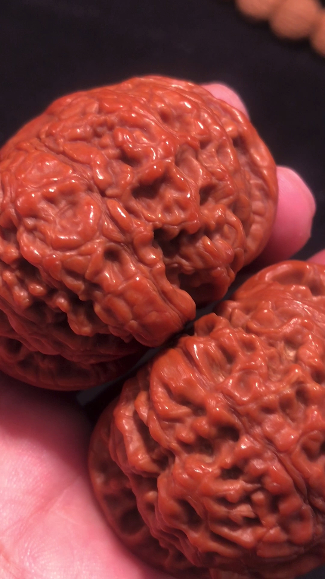 文玩#蛇皮纹的文玩核桃,看看玩了多久了?-度小视