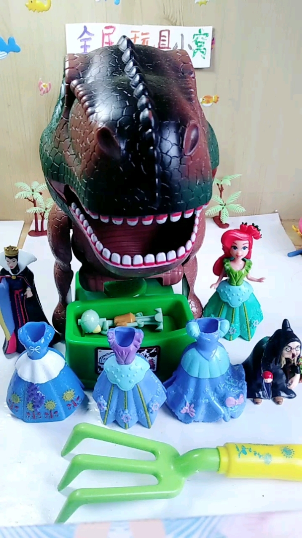 大恐龙给你梳梳头发