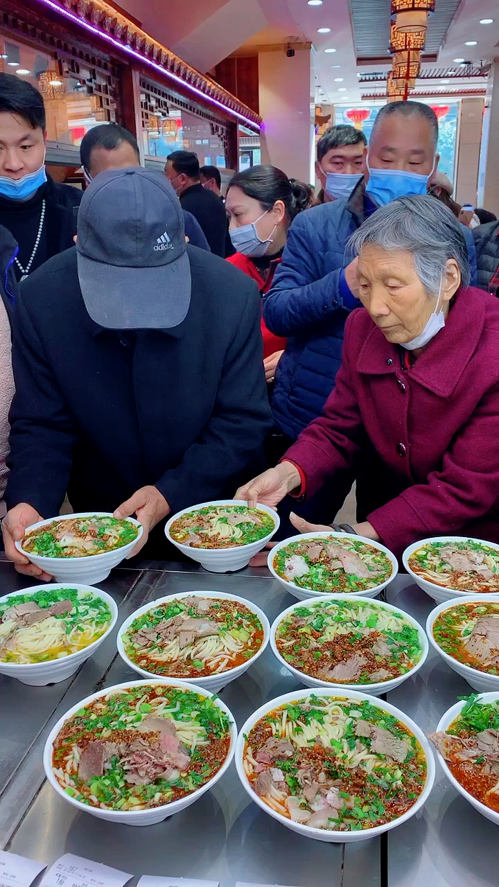 老人吃面面单不排队