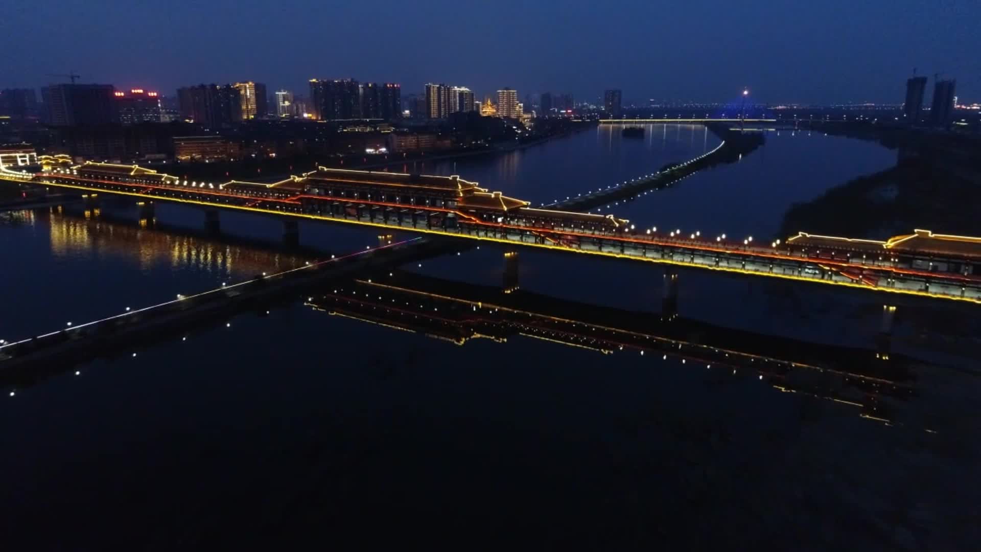 咸阳湖景区:航拍古渡廊桥夜色-度小视