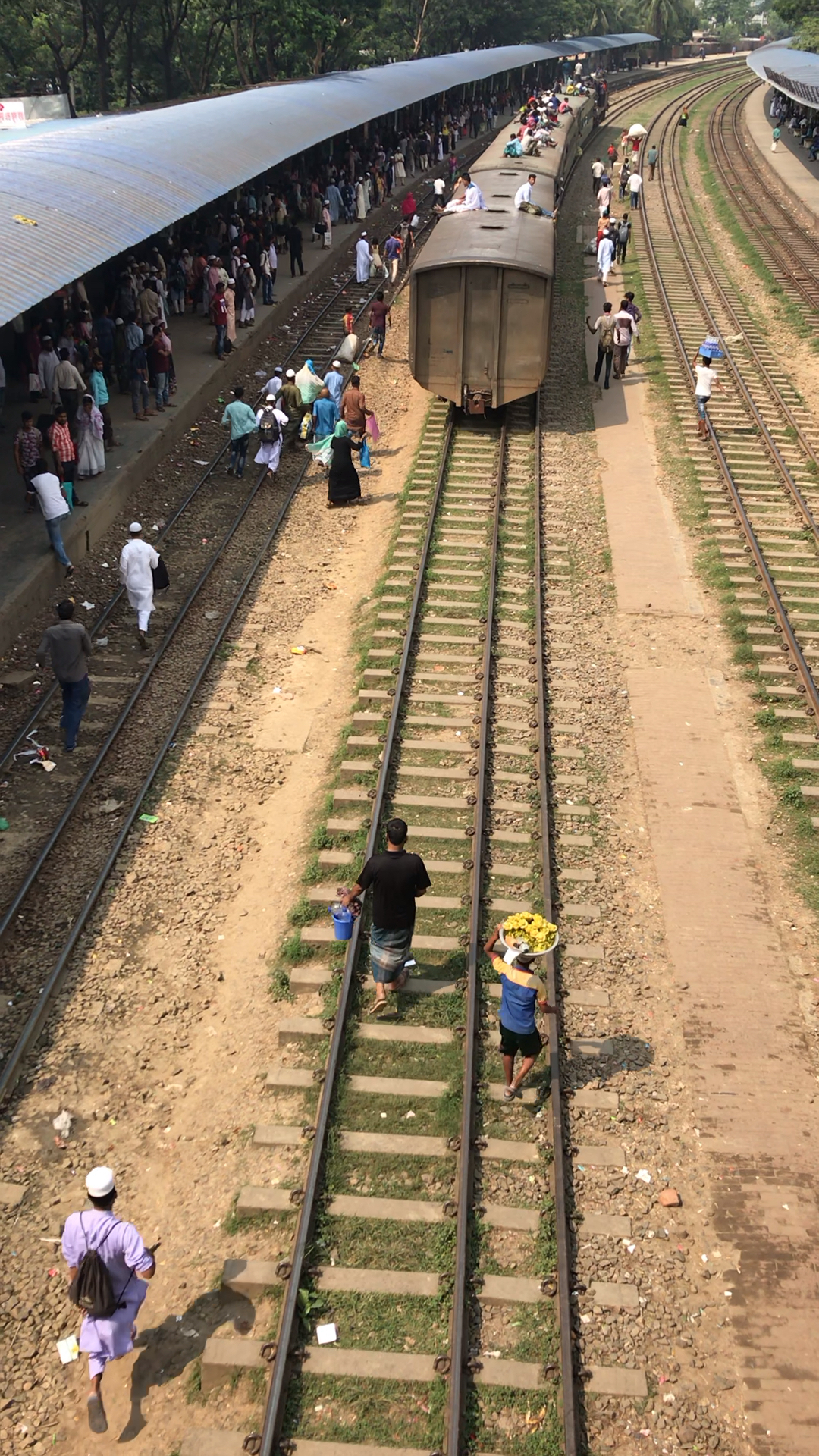 孟加拉是这样追火车的