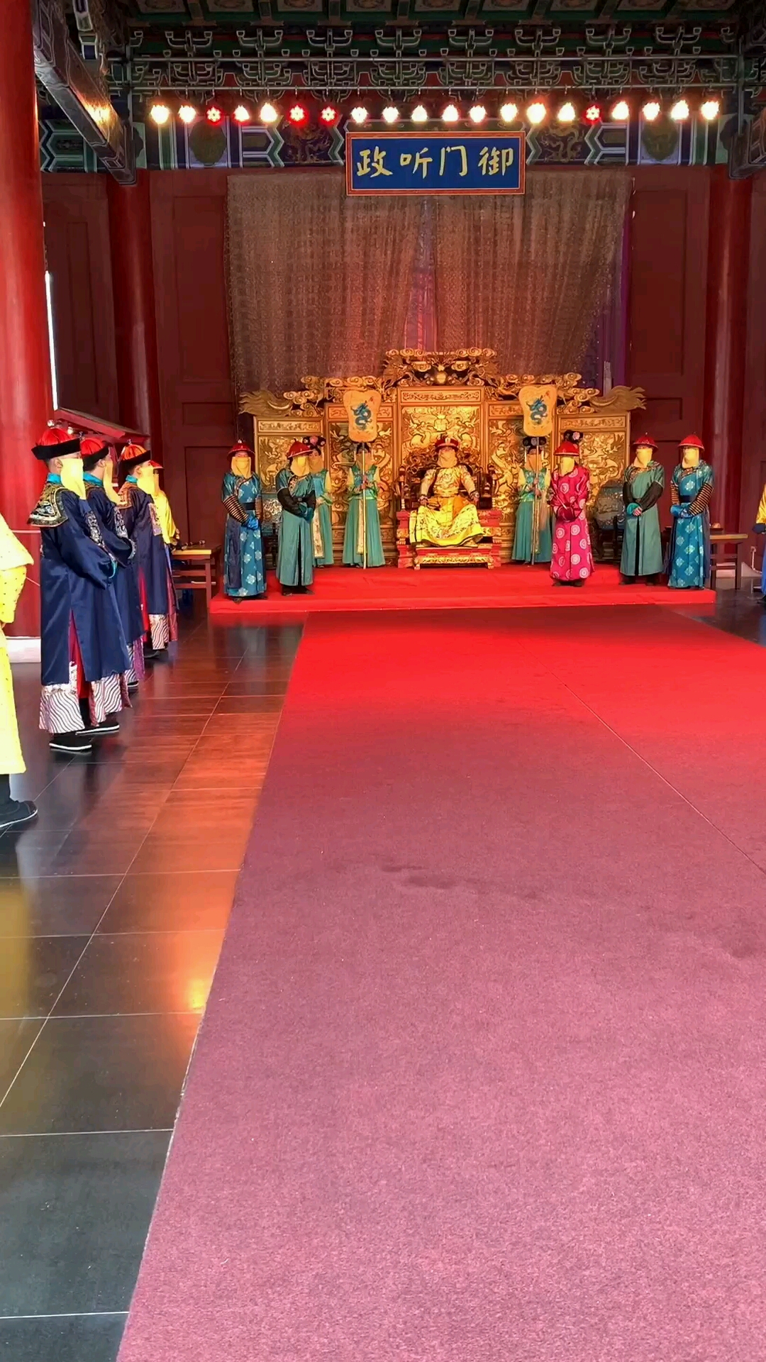 皇上上早朝开始选妃了